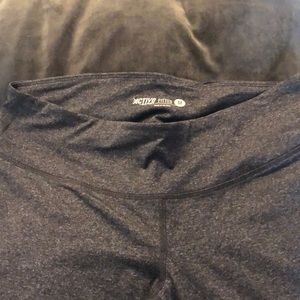 NWOT Old Navy active yoga pants, size medium